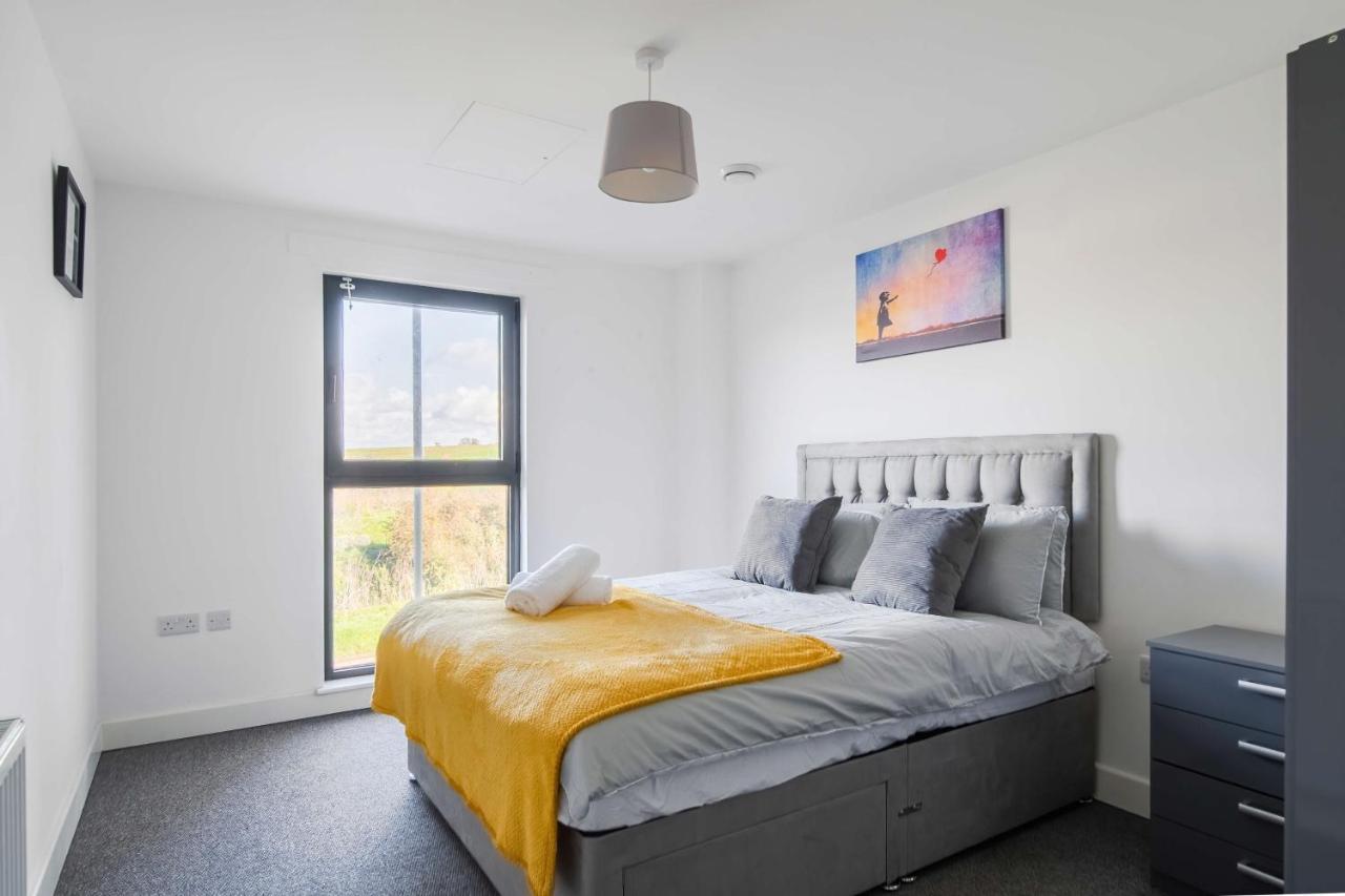 Livestay-New Private Apartment Building Minutes From Heathrow 斯劳 外观 照片