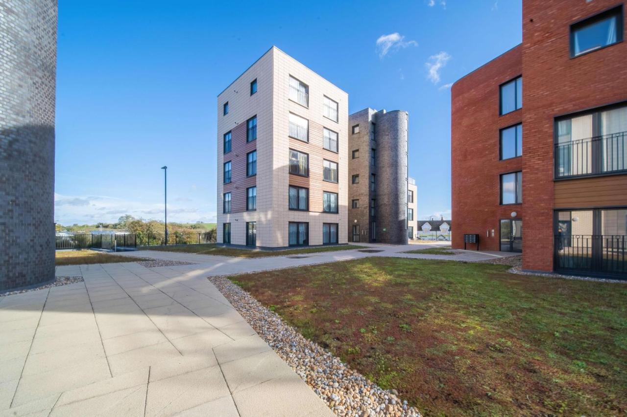 Livestay-New Private Apartment Building Minutes From Heathrow 斯劳 外观 照片