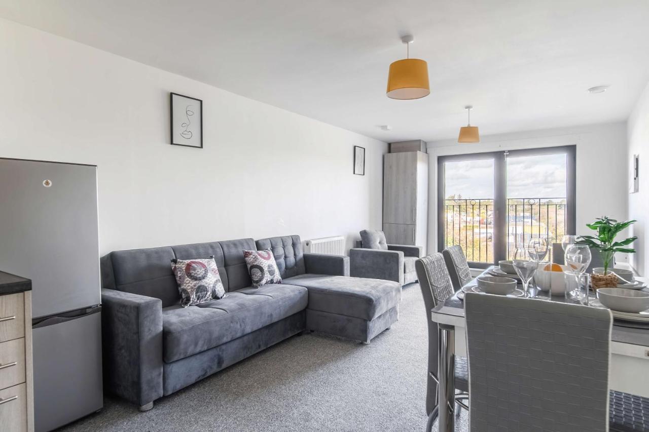 Livestay-New Private Apartment Building Minutes From Heathrow 斯劳 外观 照片