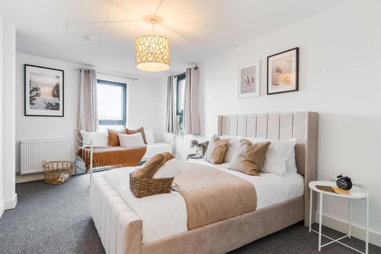 Livestay-New Private Apartment Building Minutes From Heathrow 斯劳 外观 照片