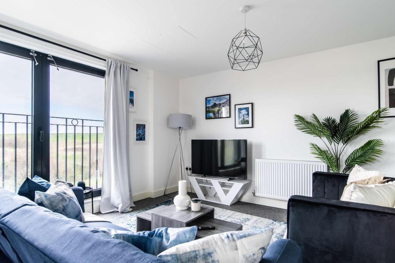 Livestay-New Private Apartment Building Minutes From Heathrow 斯劳 外观 照片