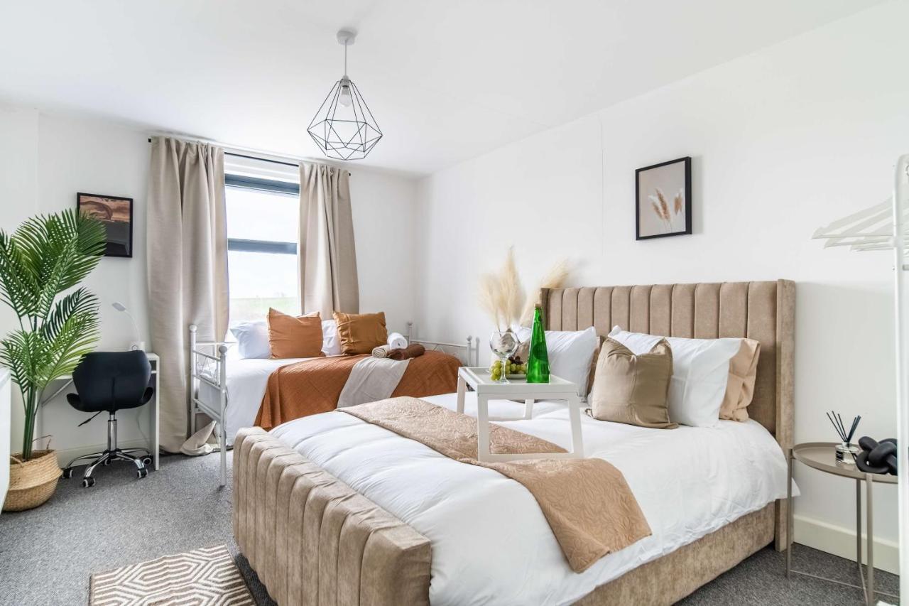 Livestay-New Private Apartment Building Minutes From Heathrow 斯劳 外观 照片
