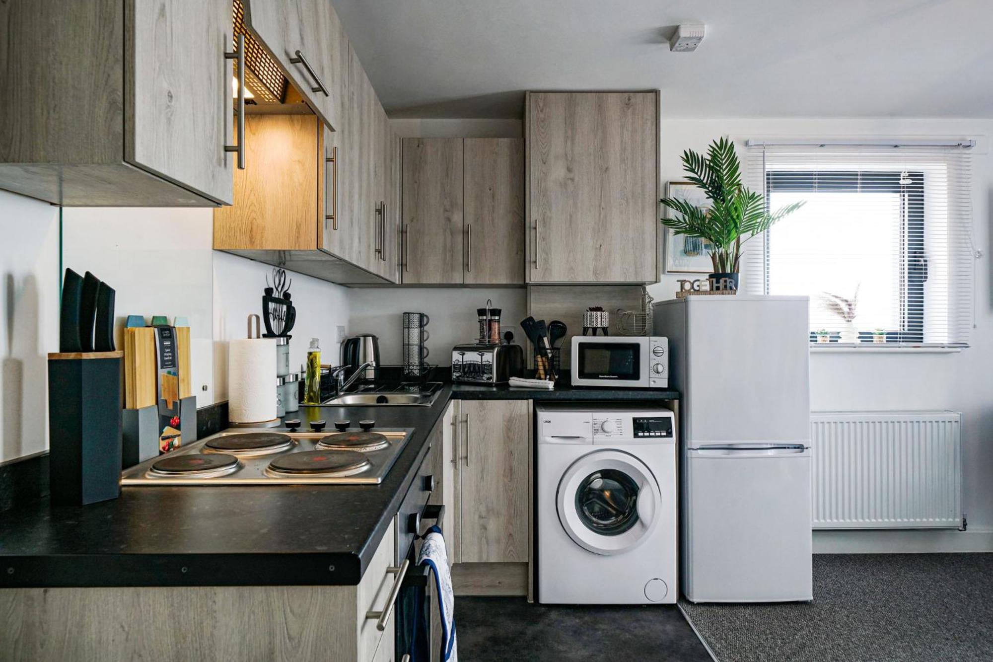 Livestay-New Private Apartment Building Minutes From Heathrow 斯劳 外观 照片