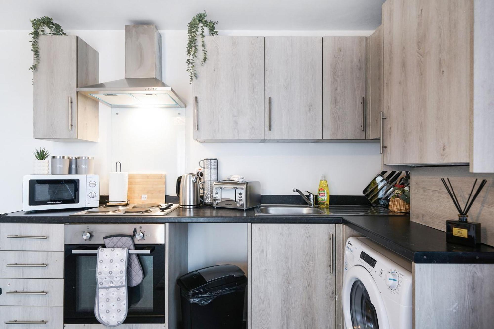 Livestay-New Private Apartment Building Minutes From Heathrow 斯劳 外观 照片