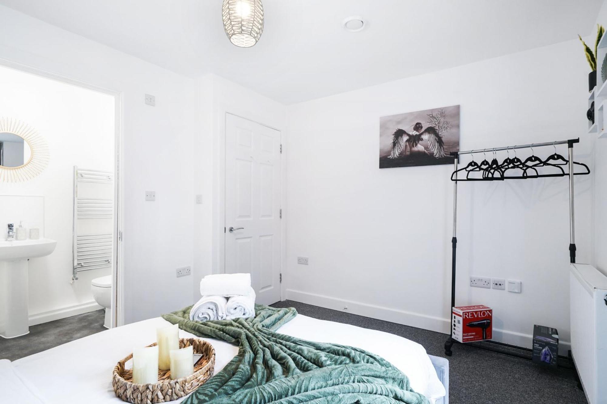 Livestay-New Private Apartment Building Minutes From Heathrow 斯劳 外观 照片