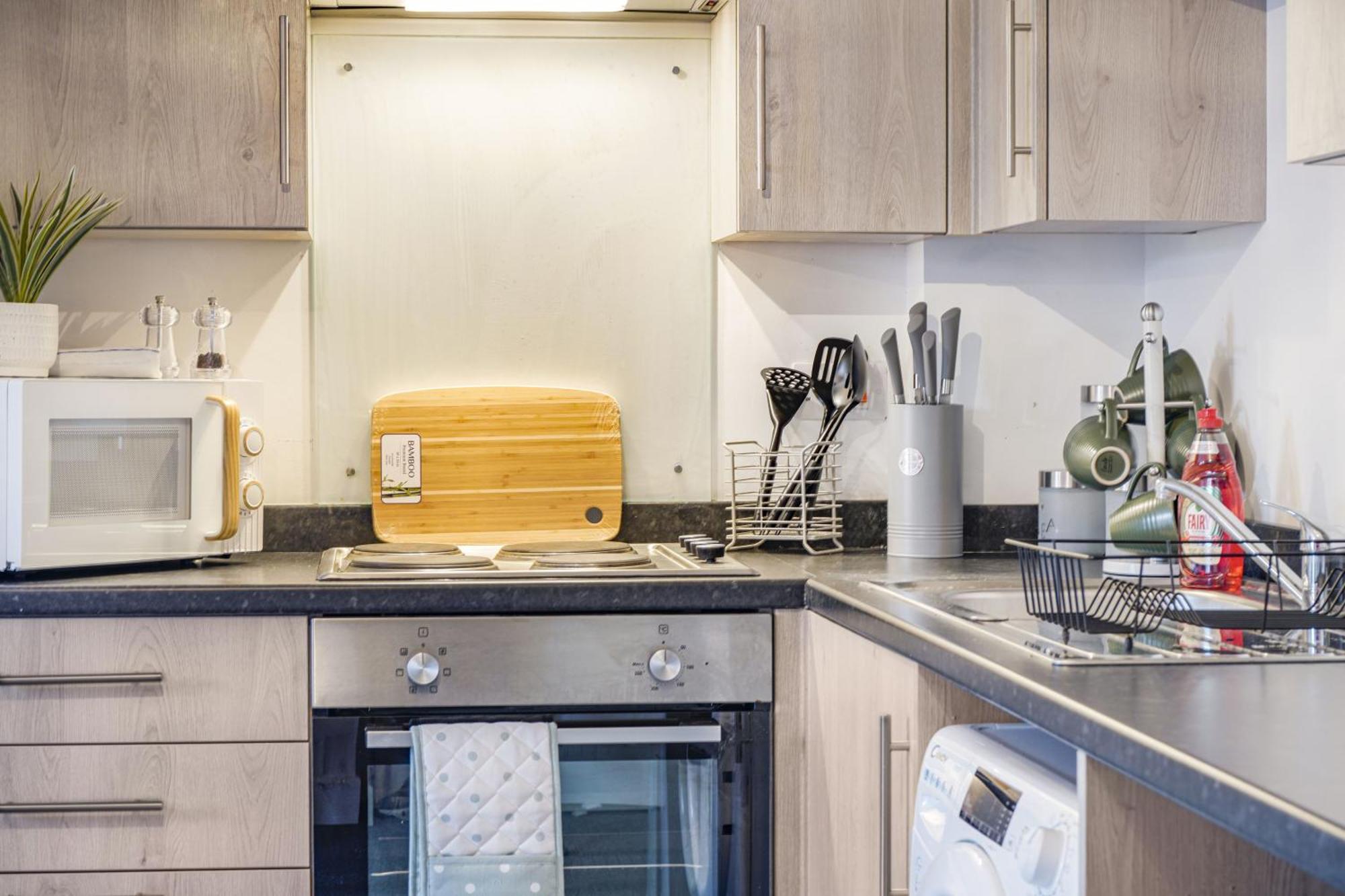 Livestay-New Private Apartment Building Minutes From Heathrow 斯劳 外观 照片