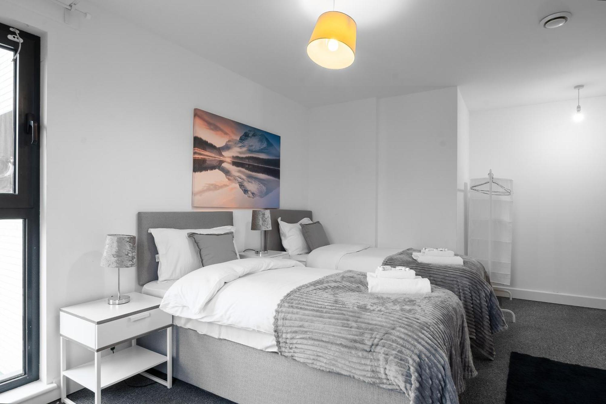 Livestay-New Private Apartment Building Minutes From Heathrow 斯劳 外观 照片