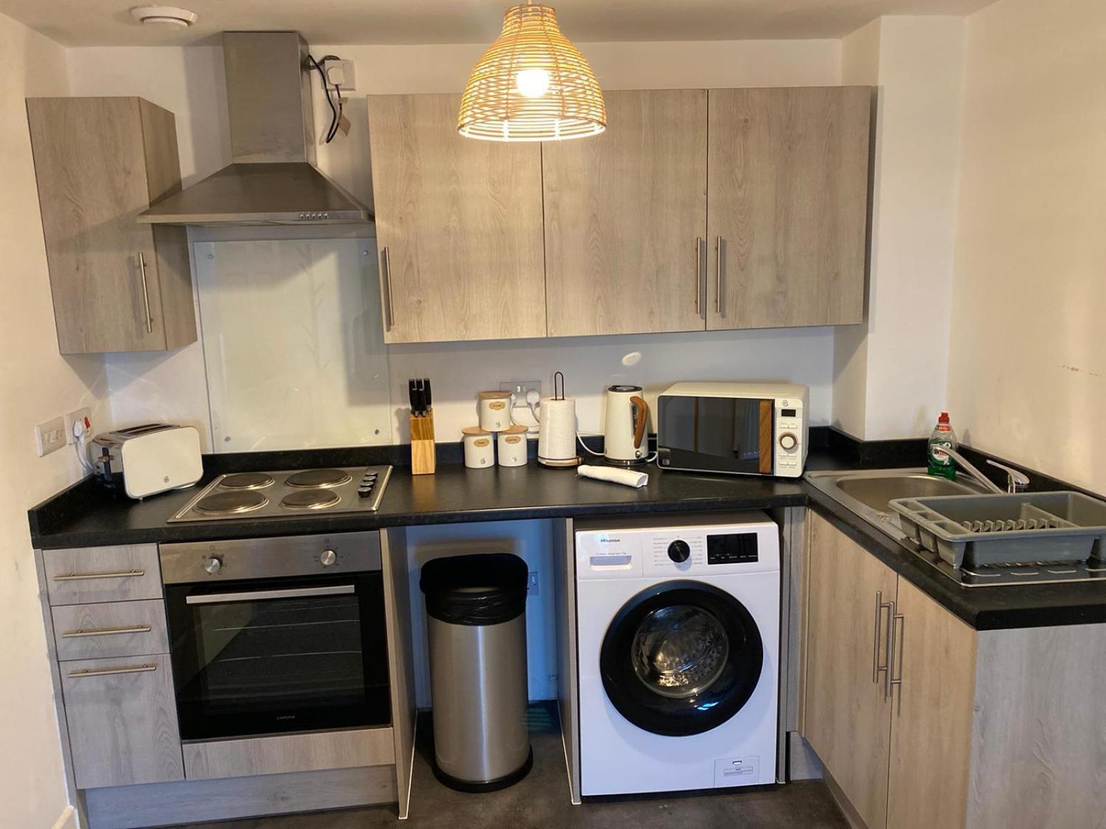 Livestay-New Private Apartment Building Minutes From Heathrow 斯劳 外观 照片
