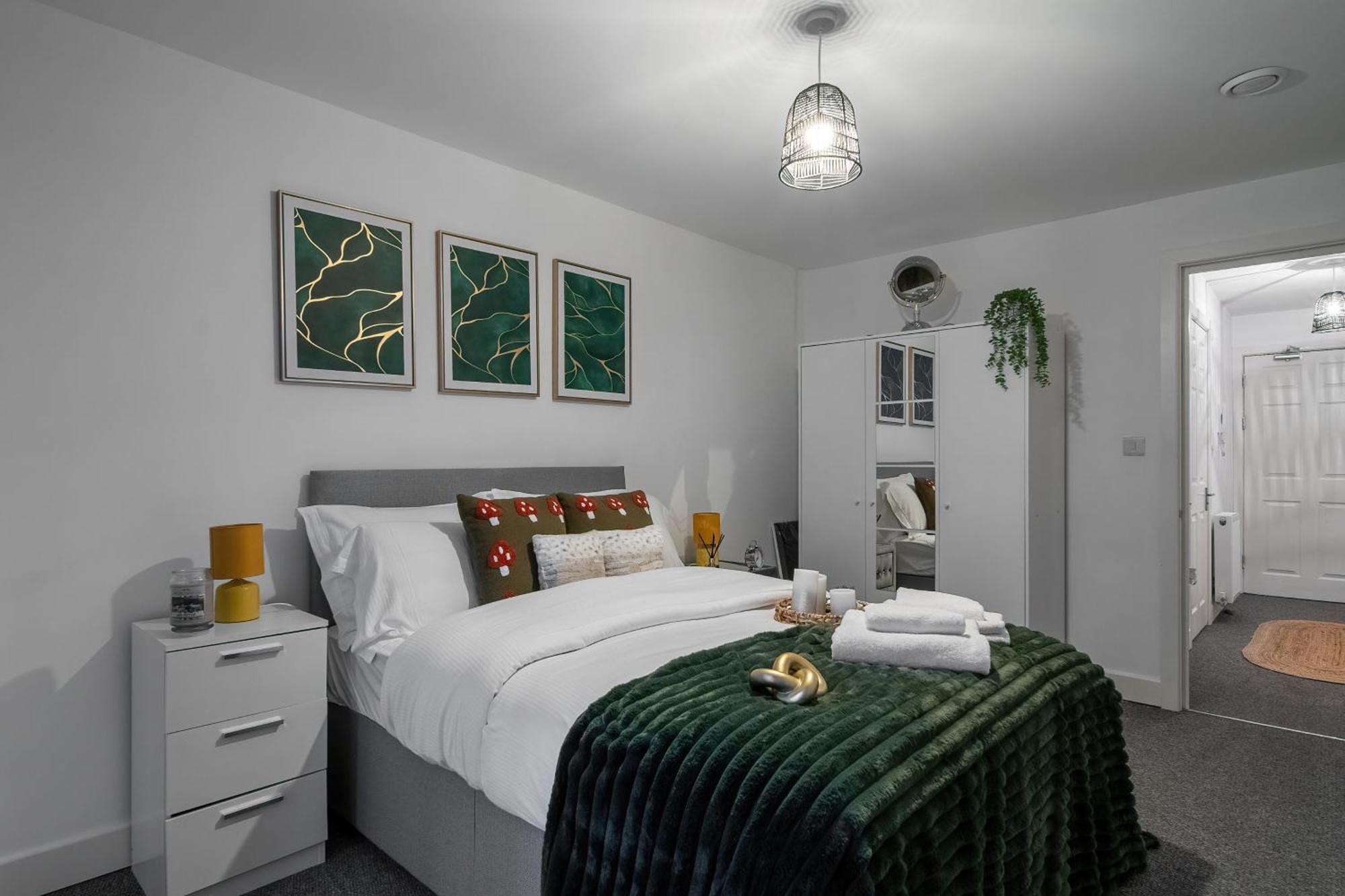 Livestay-New Private Apartment Building Minutes From Heathrow 斯劳 外观 照片