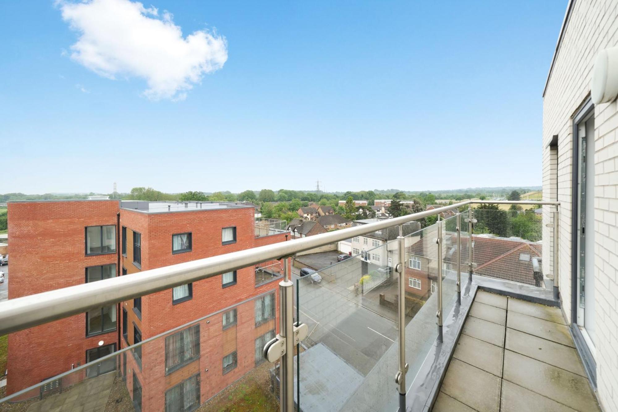 Livestay-New Private Apartment Building Minutes From Heathrow 斯劳 外观 照片