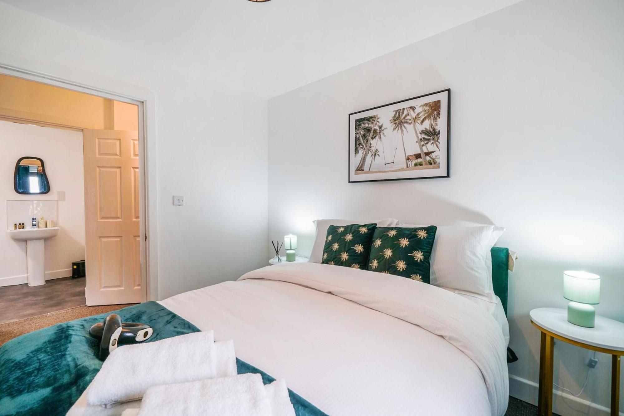 Livestay-New Private Apartment Building Minutes From Heathrow 斯劳 外观 照片