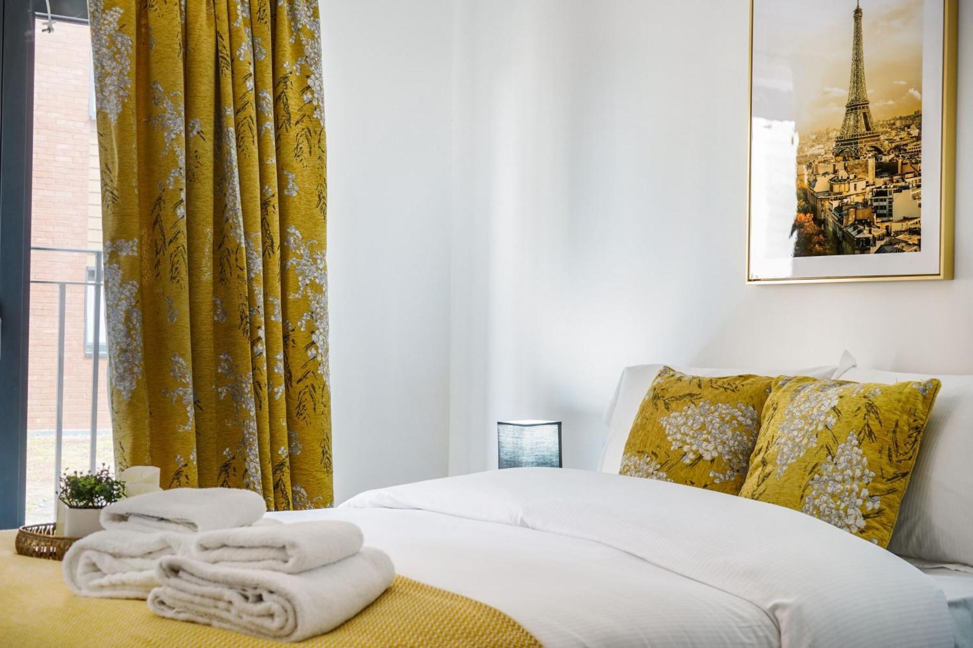 Livestay-New Private Apartment Building Minutes From Heathrow 斯劳 外观 照片