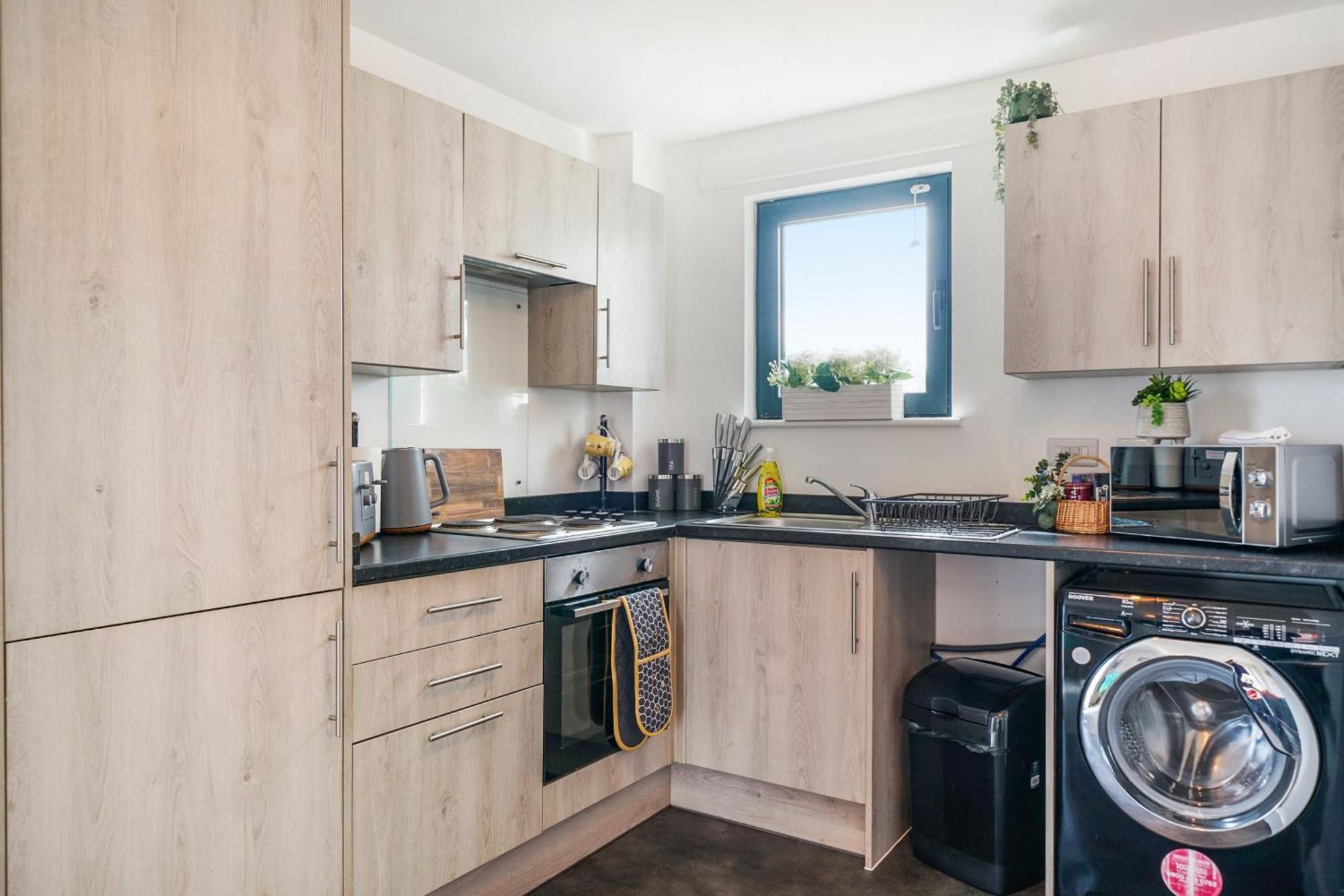 Livestay-New Private Apartment Building Minutes From Heathrow 斯劳 外观 照片